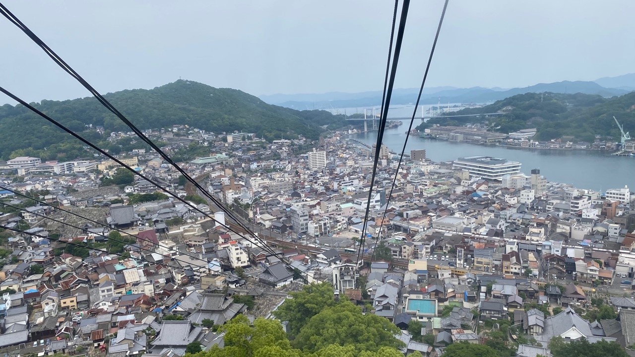 建設機械の運転席製造工場・日勤・土日休み＆大型連休・寮費無料・時給1500円！！