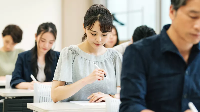 半導体製品装置オペレーター〇未経験歓迎・正社員採用・月給24万円・寮費半額補助