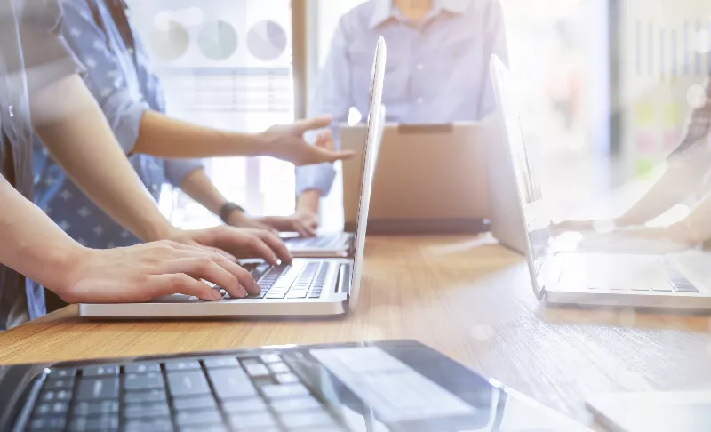 月収例50万以上も可能！年間休日120日♪正社員のエンジニア求人＜三重県＞