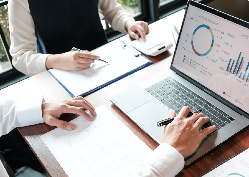 【月収例50万円以上も可能！】未経験からで始める自動車エンジニア＜三重県＞